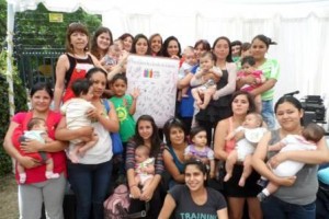 Por iniciativa de una de las mamás acogidas, las asistentes firmaron por la Vida